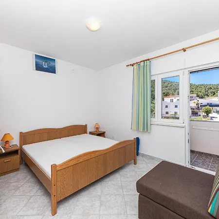 2 Bedroom Amazing In Apartamento Slatine